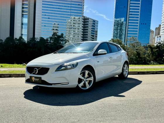VOLVO V40 2.0 T4 KINETIC GASOLINA 4P AUTOMÁTICO VOLVO V40 2.0 T4 KINETIC GASOLINA 4P AUTOMÁTICO